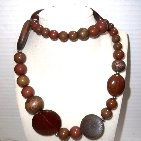 Elegant‎ Brown Beaded Necklace - Picture 2 of 3